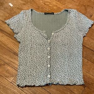 Brandy Melville Crop Tee with white flowers